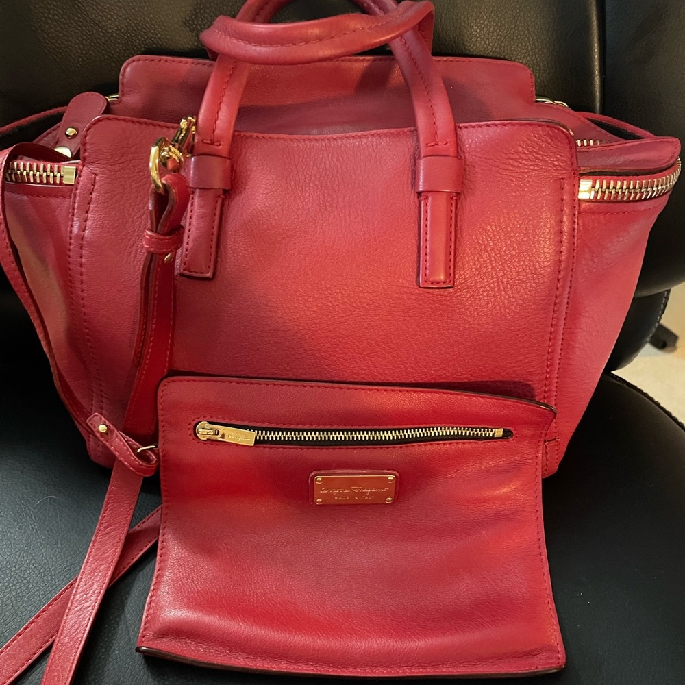 Ferragamo Gancini women’s leather handbag. Authentic Perfect condition